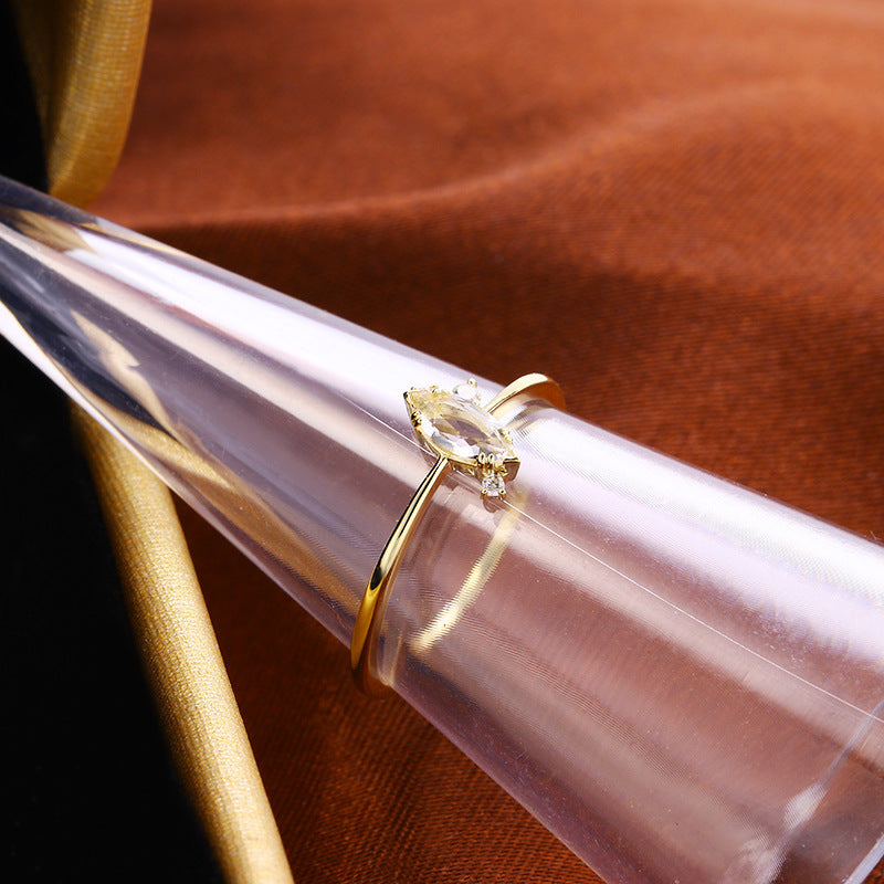 „Avenoir“ 9K Gold White Crystal Zircon Ring Female