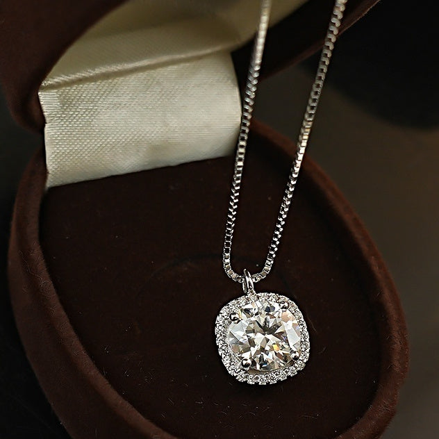 Silver Round Necklace Moissanit Diamond